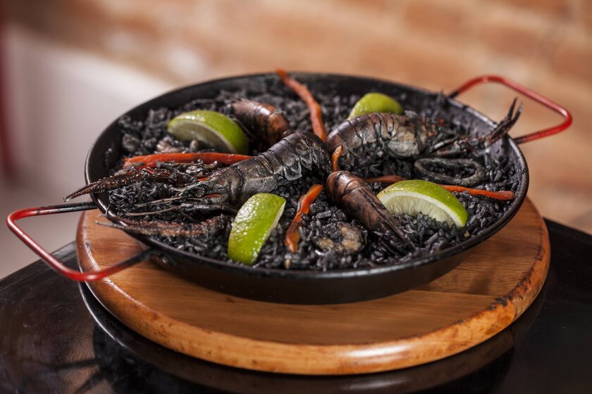 La Paella, no Campo Belo, celebra a tradição espanhola com mais de dez versões do prato clássico