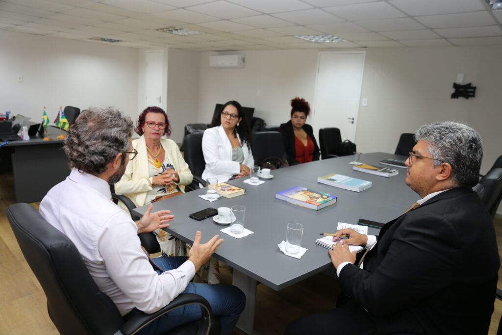 Promoção de trabalho digno para pessoas em situação de vulnerabilidade é tema de reunião no MPT-SE