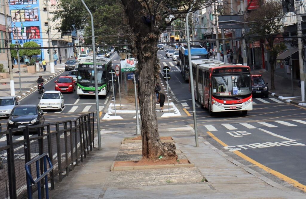 Prefeitura cobra de empresa 100% da frota do transporte público nas ruas