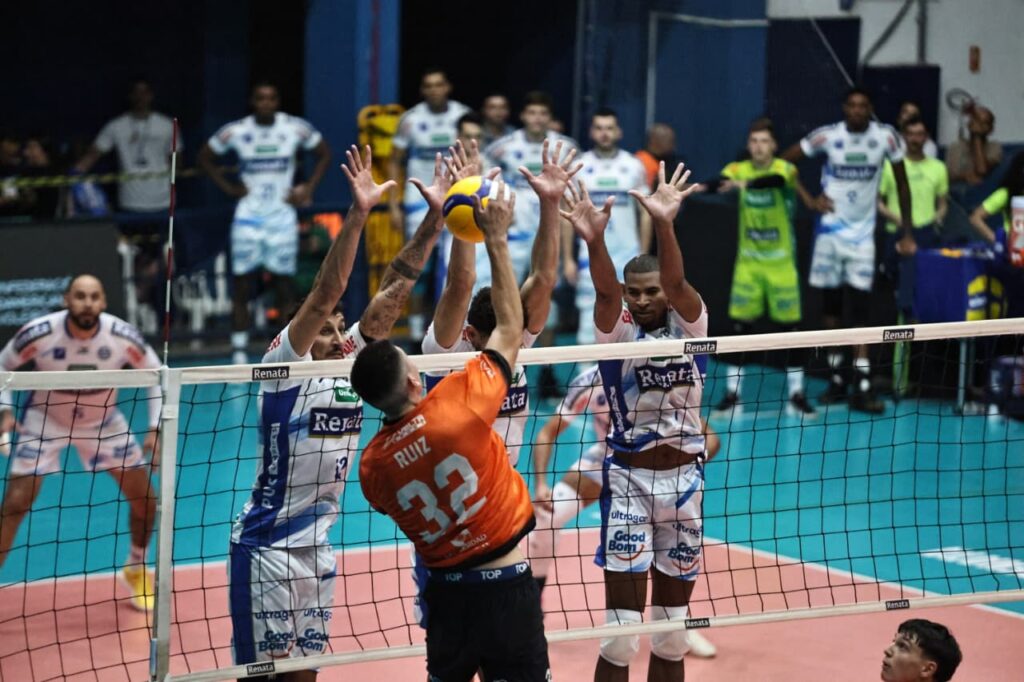 Vôlei Renata estreia com vitória por 3 a 0 no Sul-Americano