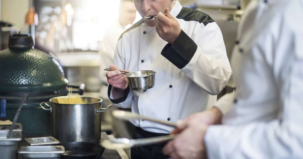 O truque que chefs usam para deixar qualquer comida mais saborosa