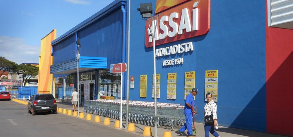 Lucro do Assaí despenca no 4º trimestre, impactado por baixa contábil | Empresas
