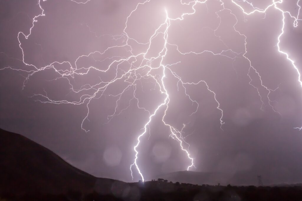 Litoral de SP pode receber em 48h chuva prevista para mês inteiro, alerta meteorologista | Brasil