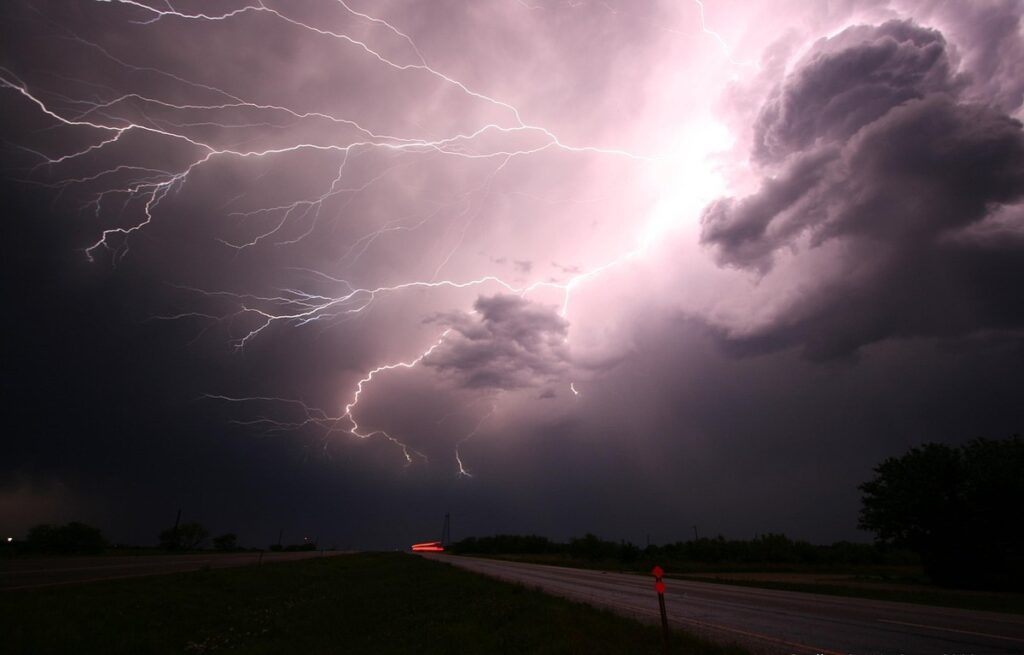 Temporal causa alagamentos e deixa 67 mil sem luz na Grande SP | Brasil