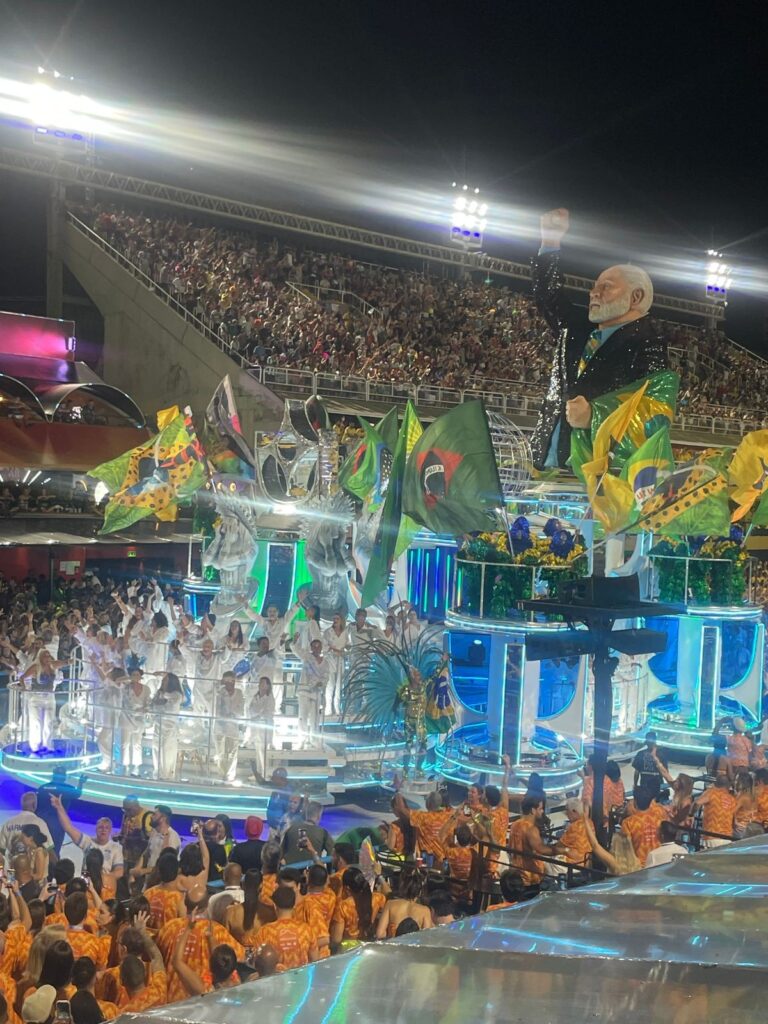 Desfile de Carnaval em homenagem a Lula testa limites do TSE | Política