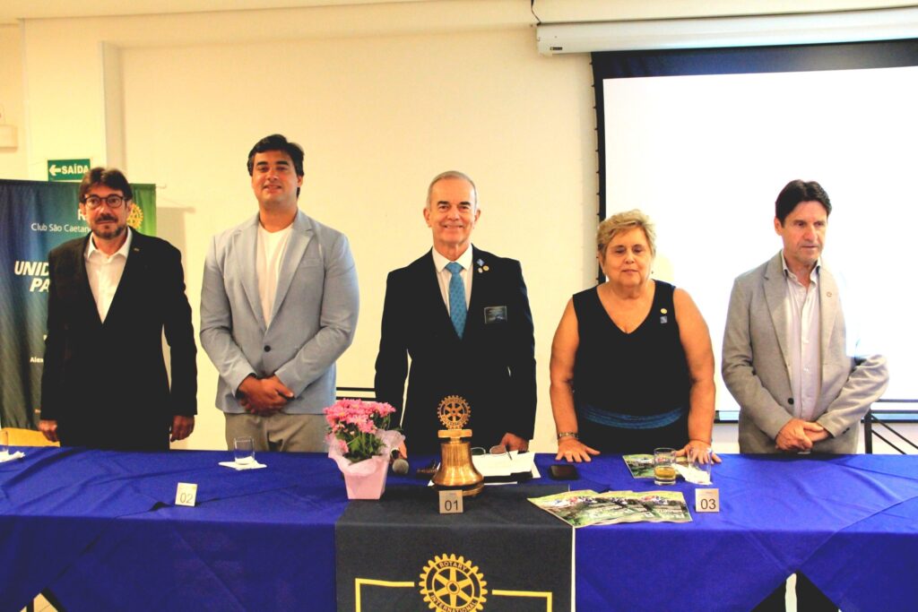 Celebrando o mês das mulheres, o Rotary Club de São Caetano do Sul – Leste promoveu palestra com Dr. Thiago Lusvarghi sobre o tema “Saúde da Mulher: hormônios, vitaminas e qualidade de vida”