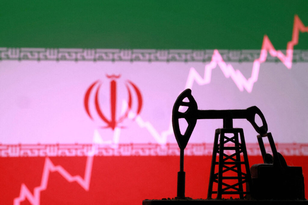 Petróleo dispara com tensão no estreito de Ormuz - 04/03/2026 - Economia