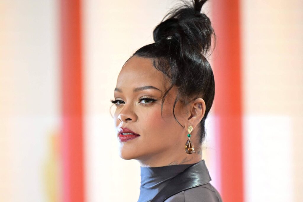 Rihanna: Suspeita é acusada de tentativa de homicídio - 10/03/2026 - Ilustrada