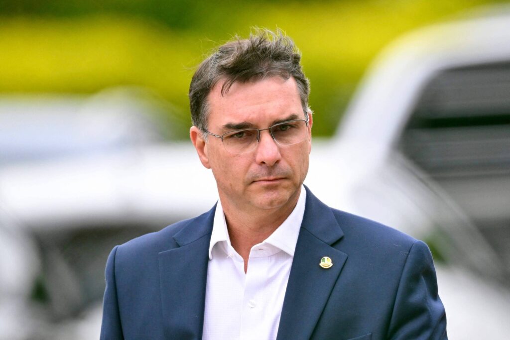 Flávio discursará em evento conservador nos EUA - 12/03/2026 - Política