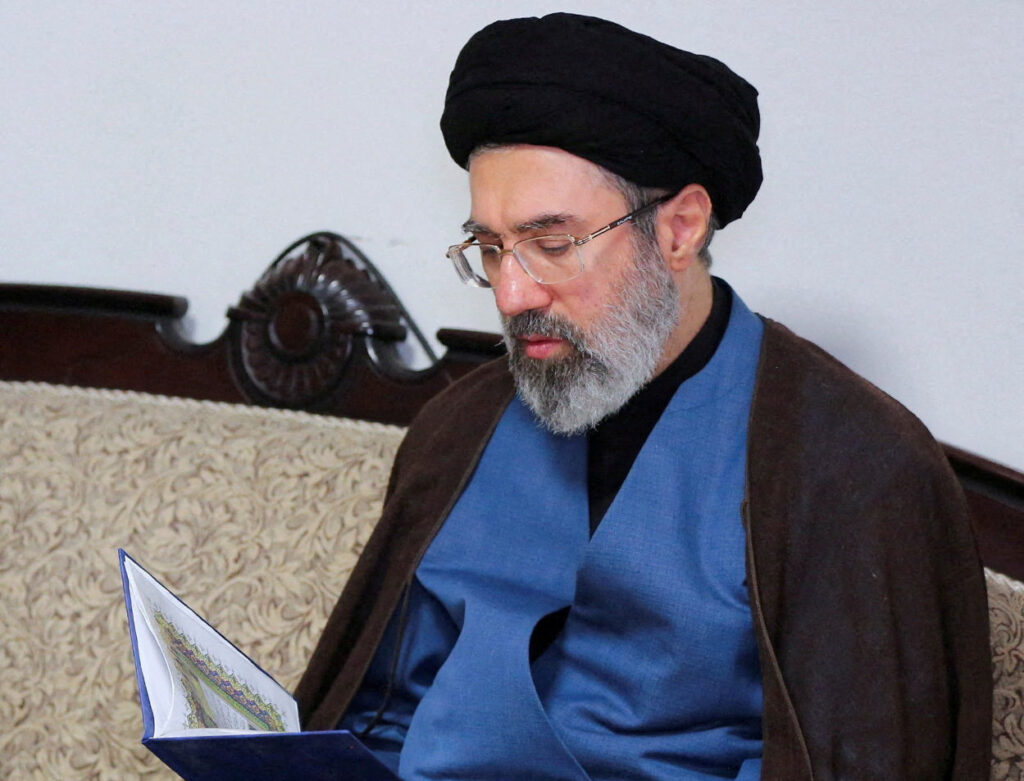 Líder supremo Khamenei está no Irã, mas evita aparições públicas, diz enviado russo