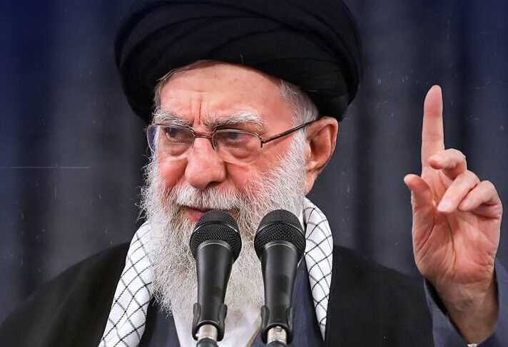 Com morte de Khamenei, Irã forma conselho de governo com aiatolá Arafi