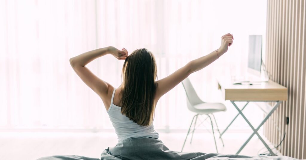 O que acontece no corpo quando você se espreguiça ao acordar