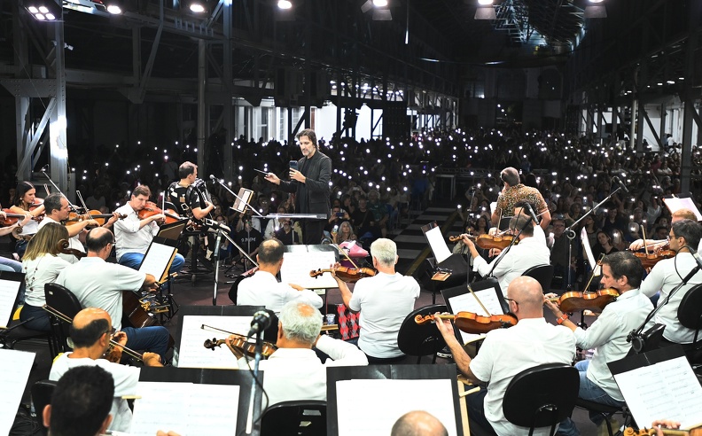 Concerto de despedida do maestro Carlos Prazeres à frente da Sinfônica de Campinas reúne mais de 4 mil pessoas