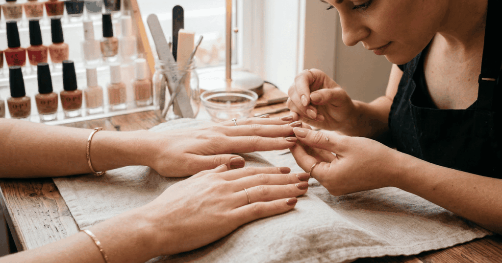 Quanto custa manter as unhas sempre bonitas durante o ano?