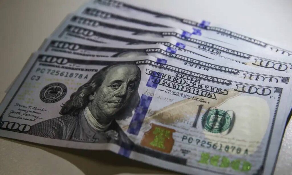 Dólar hoje acompanha exterior e opera em baixa após forte alta da véspera