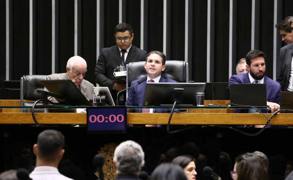 Câmara aprova reajuste para servidores do MP da União, com impacto de R$ 1,6 bi | Política