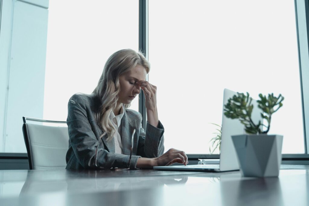 Mais de um terço das líderes acredita que mulheres têm desempenho inferior na chefia, aponta pesquisa | Carreira