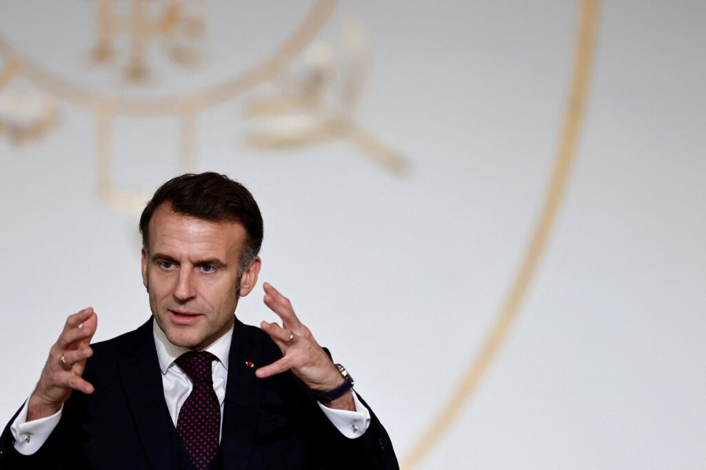 Macron pede negociações para reforçar cessar-fogo entre Líbano e Israel