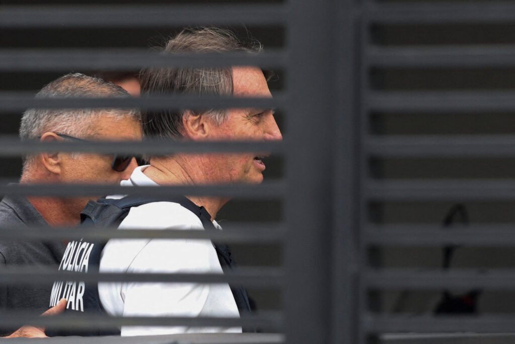 Bolsonaro se queixa de ‘dor intermitente’ no ombro e PGR não se opõe à cirurgia