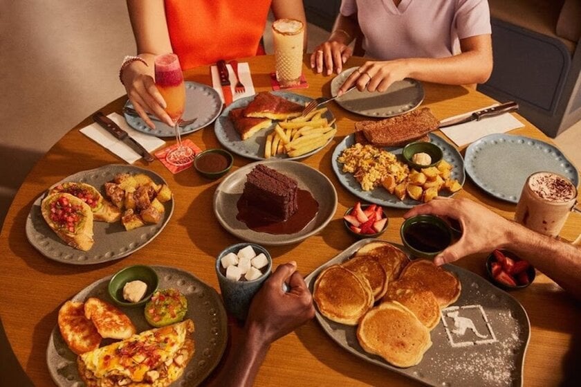 Outback surpreende e lança café da manhã em SP com combos a partir de R$ 139,90