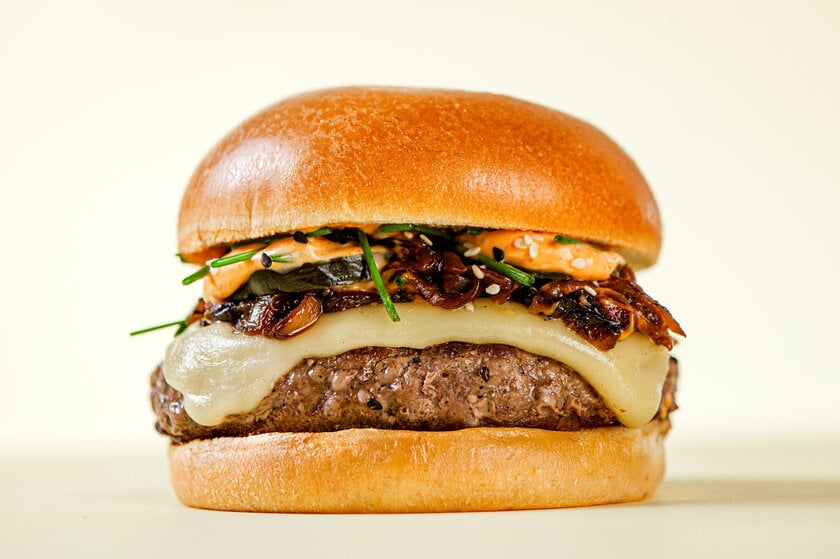 T.T. Burger lança hambúrguer inspirado em prato coreano com maionese de gochujang