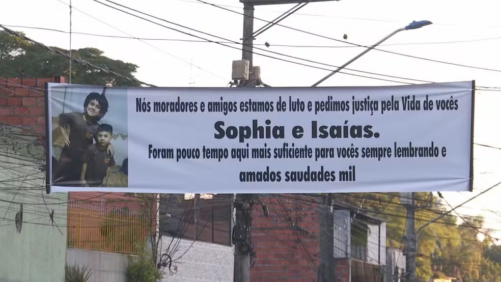 Vídeo mostra motorista cantando pneu antes de, bêbado, se confundir com pedais e matar irmãos