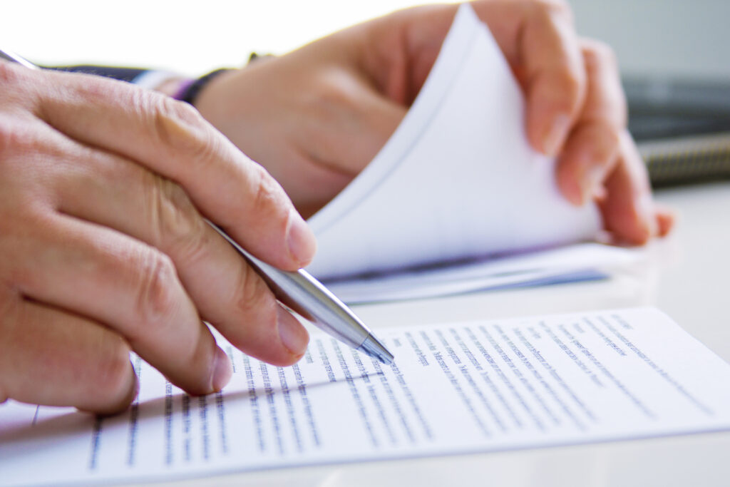 Empregado incluído como sócio sem saber deve ser indenizado
