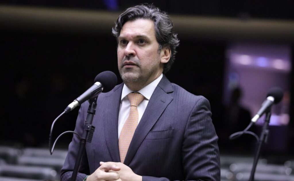 Câmara proíbe condomínios de vetar aluguel de imóvel comercial para partidos políticos | Política