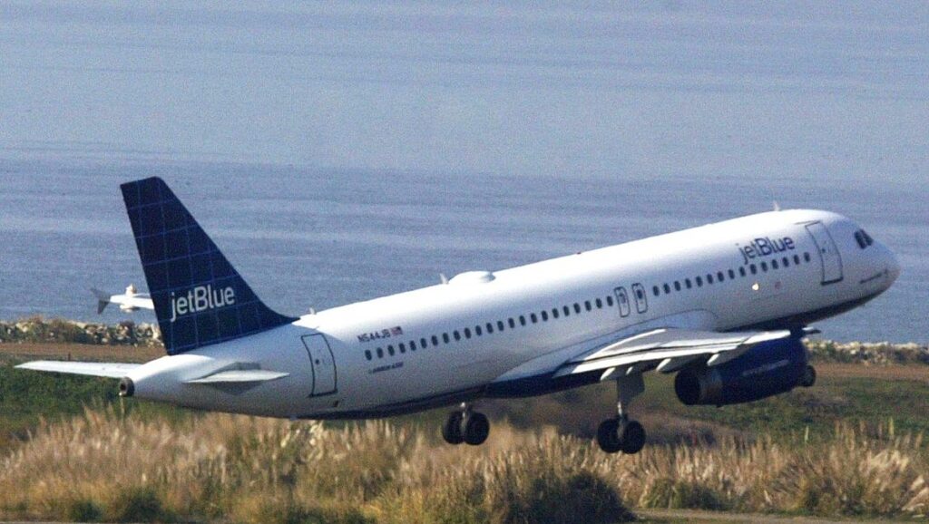 JetBlue Airways é acusada de usar dados pessoais de clientes para aumentar tarifas aéreas | Empresas
