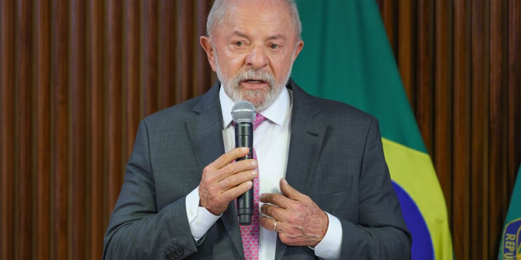 Lula diz que país não precisa de escola cívico-militar na educação