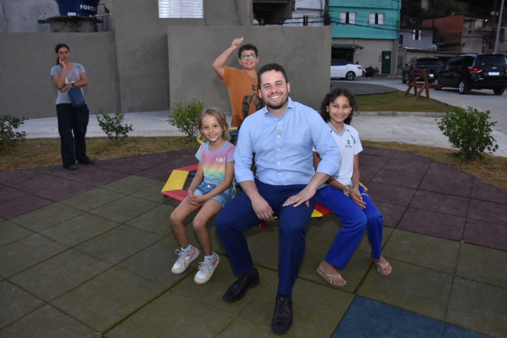 Gilvan entrega praça com conceito inclusivo e sustentável no Jardim Irene