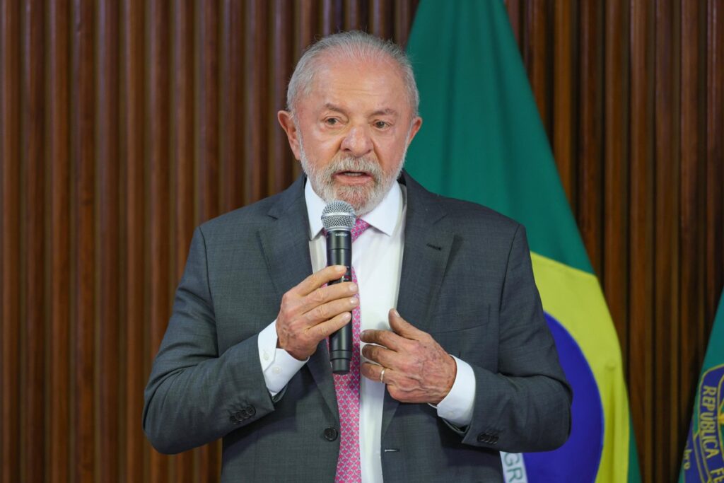 Lula institui Dia Nacional em Memória das Vítimas da Covid-19 e critica gestão de Bolsonaro na pandemia | Política