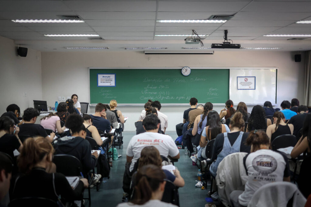 Fuvest e Unesp mudam datas dos vestibulares 2026 - 22/05/2026 - Educação