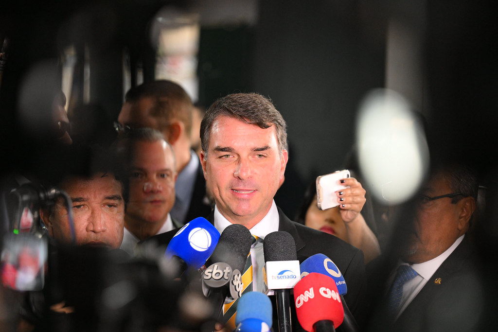 Ala do PL vê prestação de contas de Flávio como fator decisivo para apoiá-lo