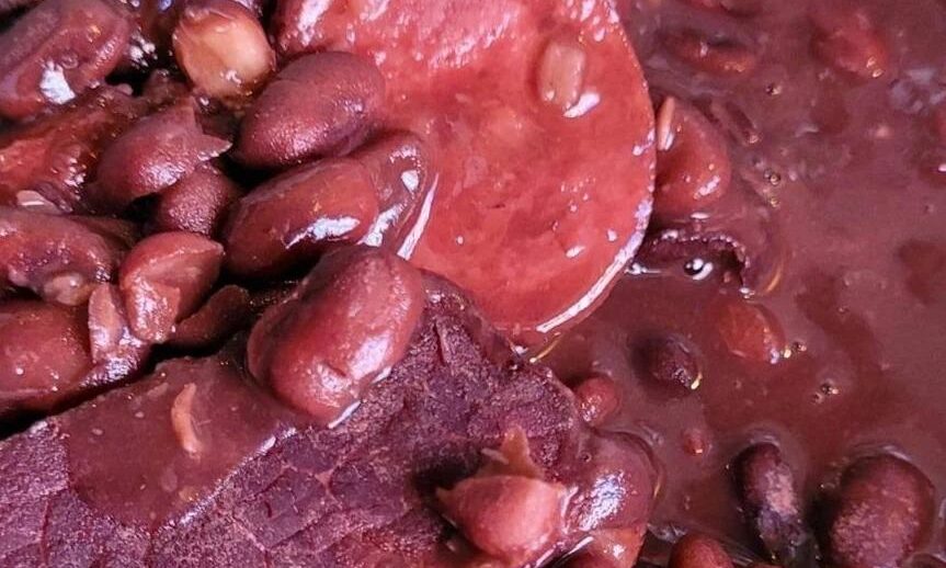 Feijoada no inverno: prato reforça tradição da culinária brasileira no restaurante Le Porquet, em Campinas