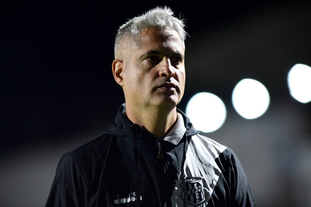 Rodrigo Santana pede demissão e Ponte Peta busca substituto