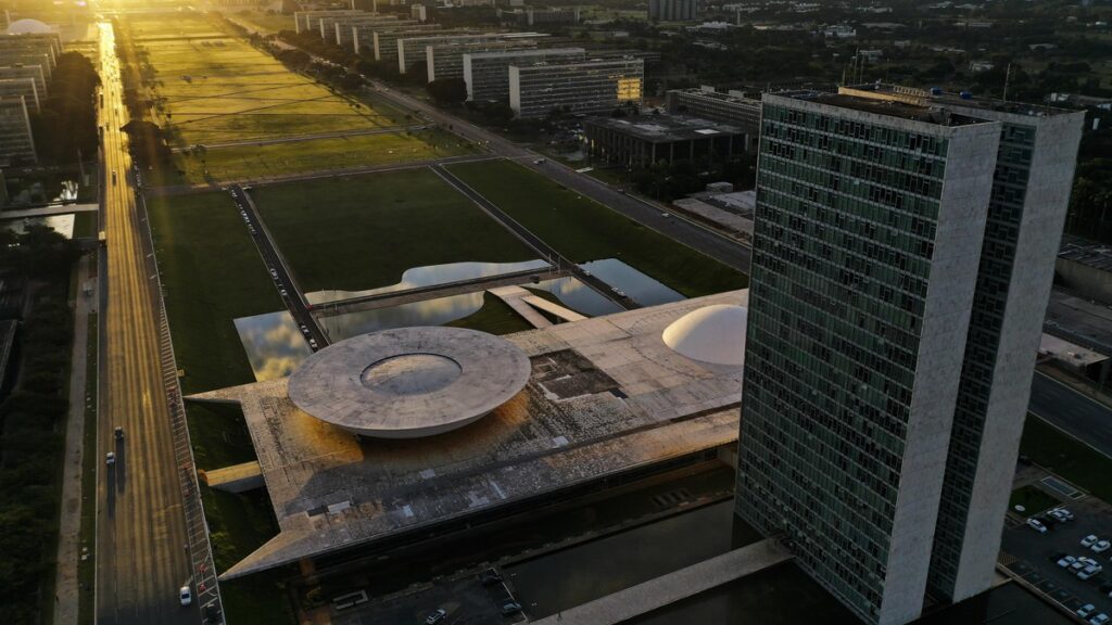 Bloqueio de R$ 23,7 bilhões do Orçamento atinge emendas parlamentares e ministérios | Brasil