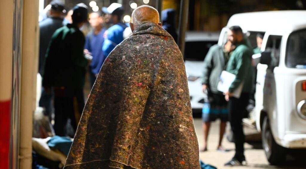 Frente fria muda o tempo na região e traz chuva no Dia das Mães