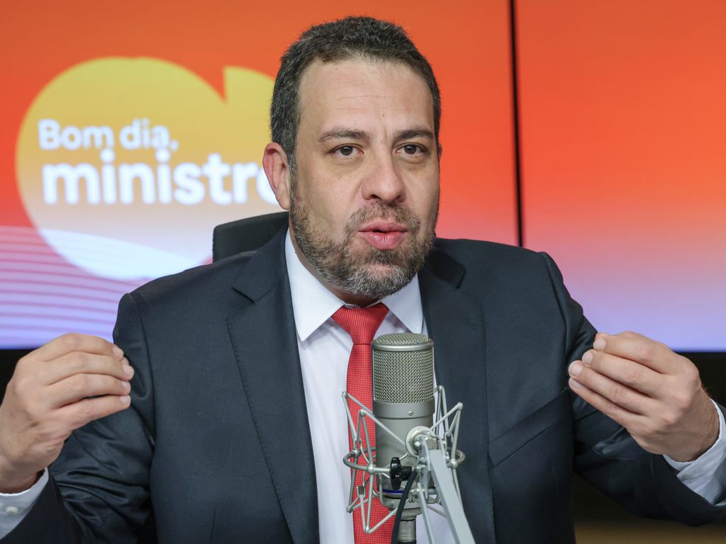 mandato de Flávio Bolsonaro no Senado tem que ser cassado