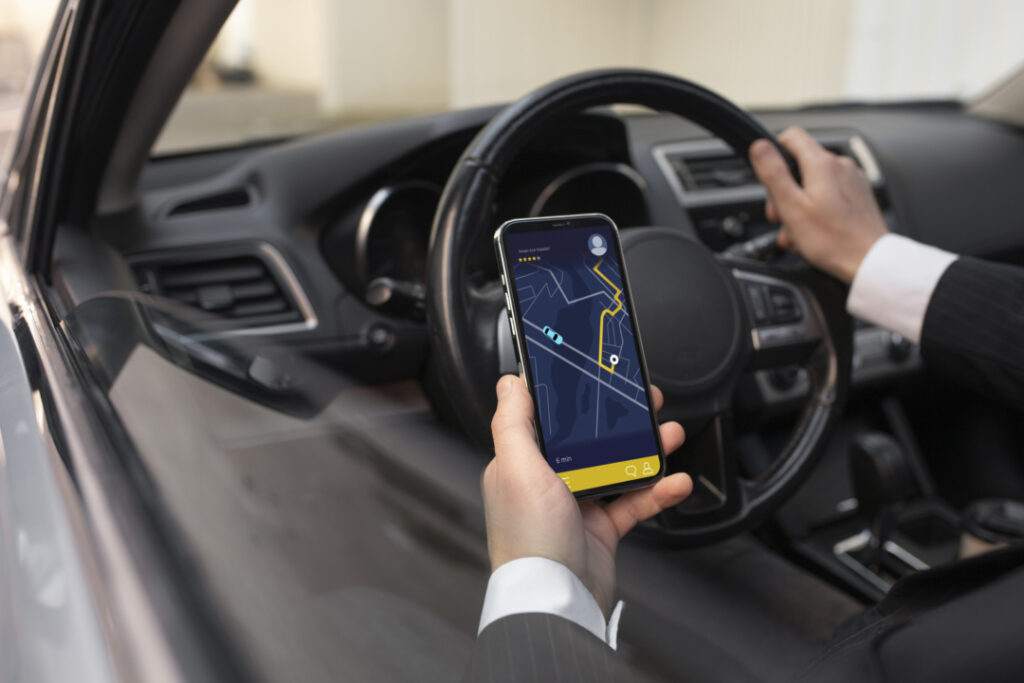 Plataforma foi condenada a indenizar usuária que teve o celular e o cartão apropriados indevidamente por um motorista após uma corrida