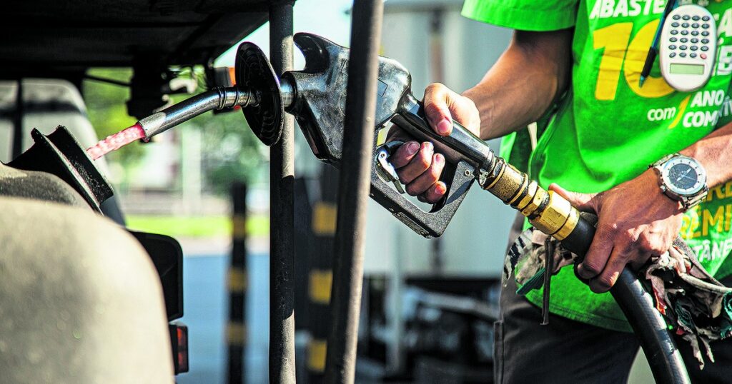 Petrobras mantém diesel em R$ 3,30 por litro após retirada de subvenção do governo | Brasil