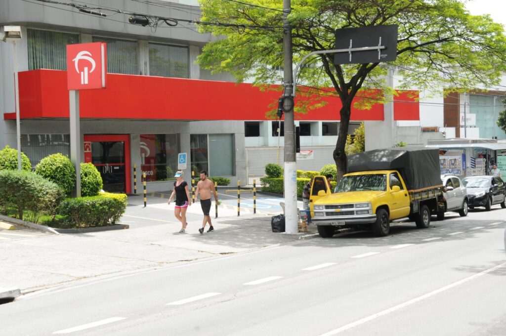 Perda de força da poupança pressiona funding do crédito imobiliário, diz Bradesco