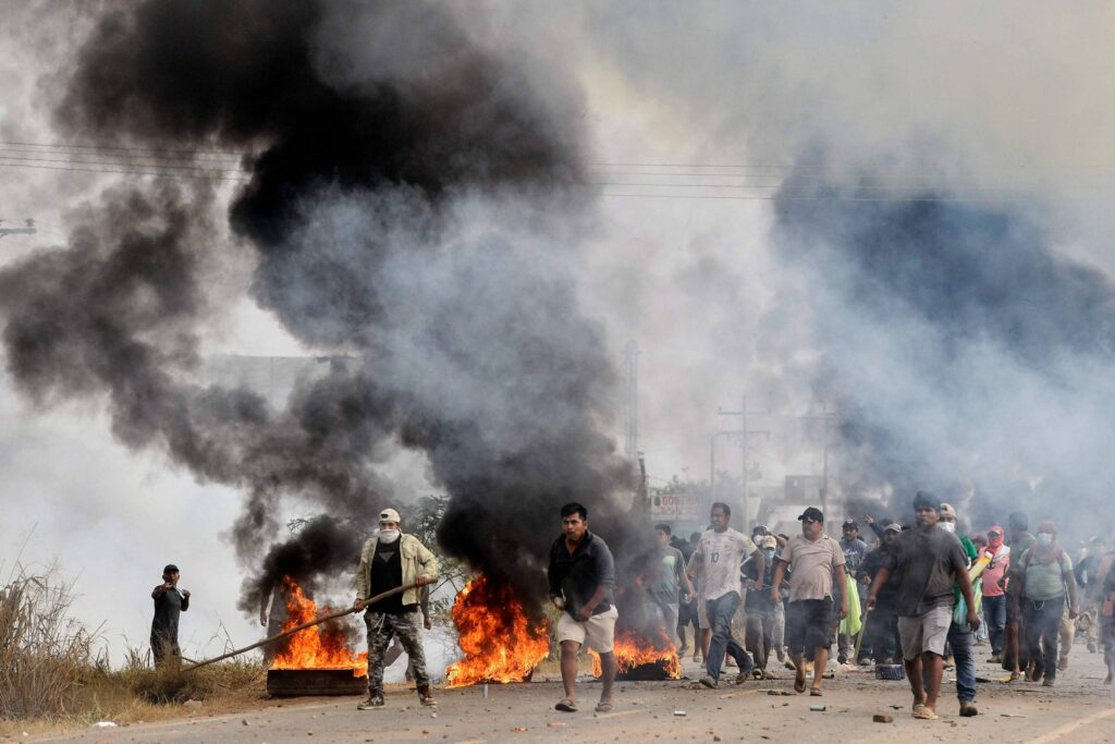 Bolívia: Confronto em protesto deixa 4 policiais baleados - 06/06/2026 - Mundo