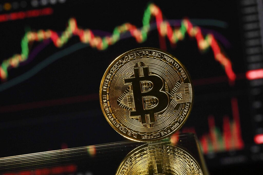 Bitcoin atinge mínima de 20 meses - 25/06/2026 - Economia
