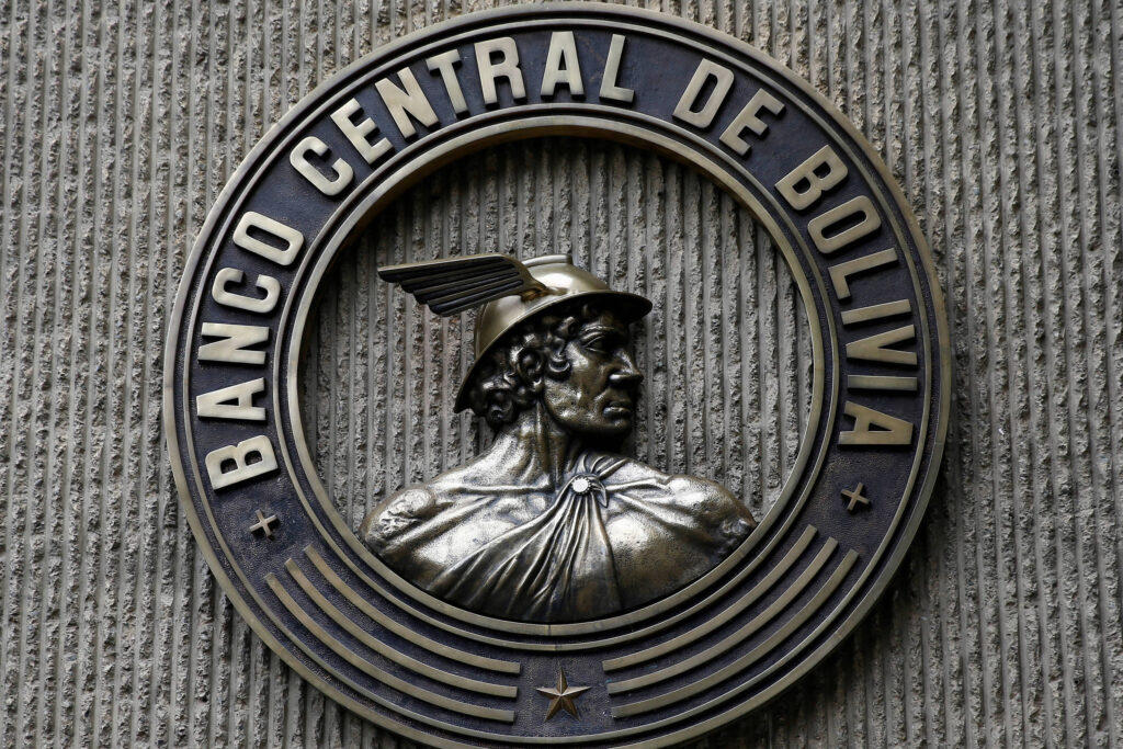 Bolívia encerra paridade cambial com o dólar após 15 anos - 27/06/2026 - Economia