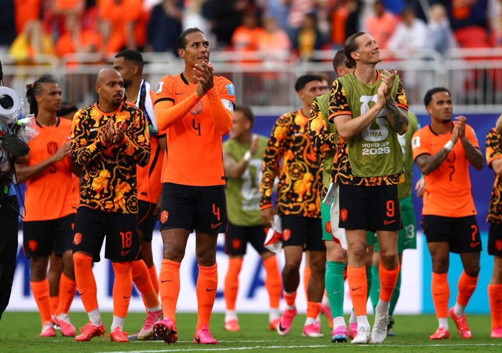Holanda supera Tunísia e pega Marrocos no mata-mata