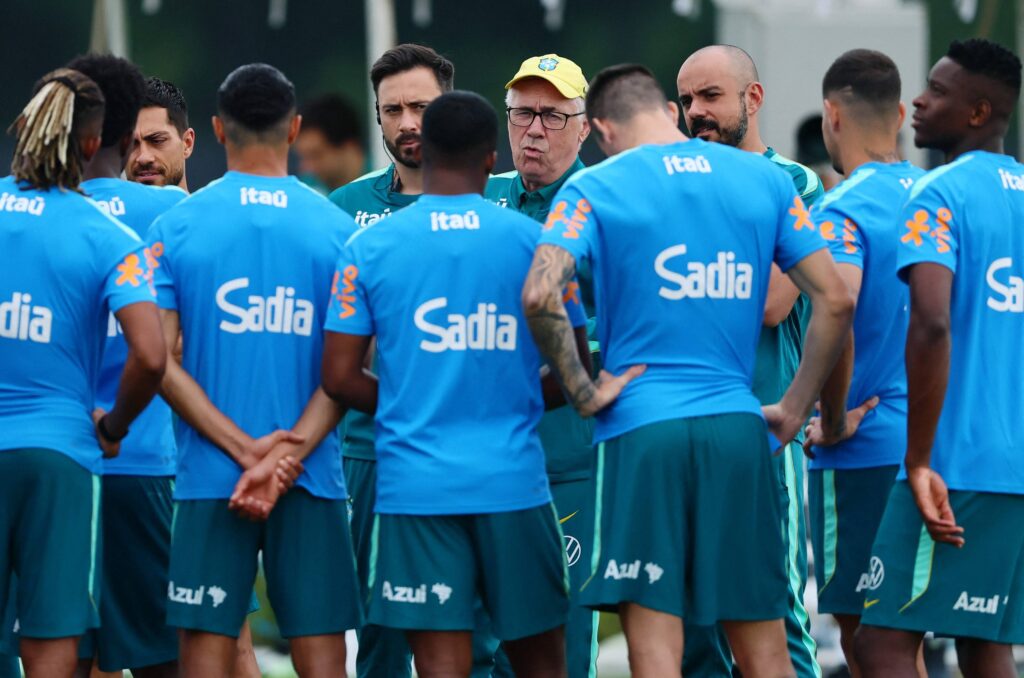 Ancelotti dá pistas de time titular contra o Japão; veja possível escalação do Brasil