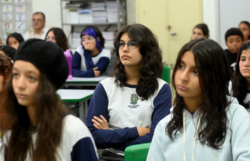 Promotoras visitam escolas para engajar alunos em concurso musical