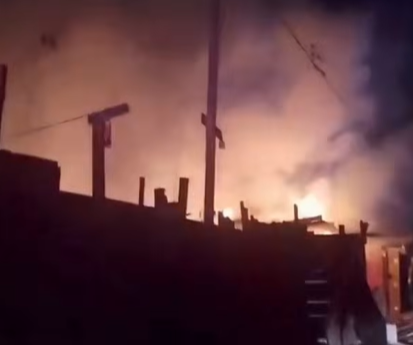 Incêndio destrói cinco moradias em comunidade do Parque Shalon, em Campinas