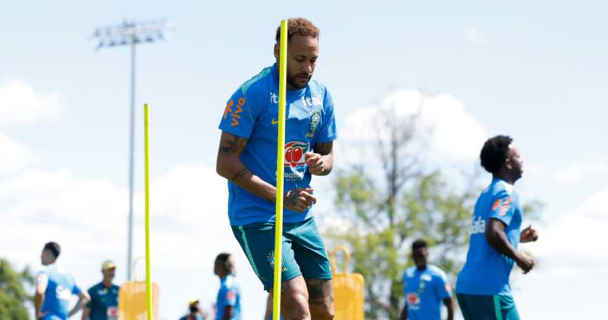 Mau tempo atrasa voo do Brasil para Miami, sede do jogo com a Escócia
